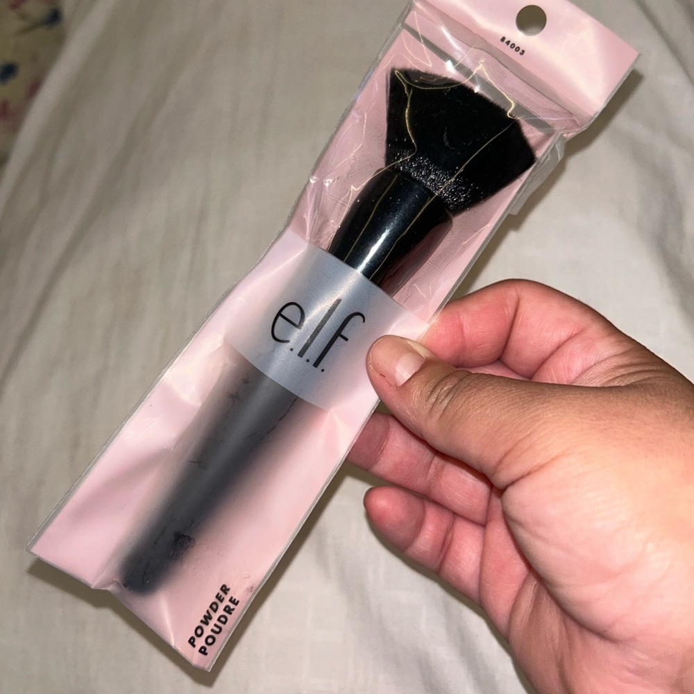 E.L.F. Powder Brush